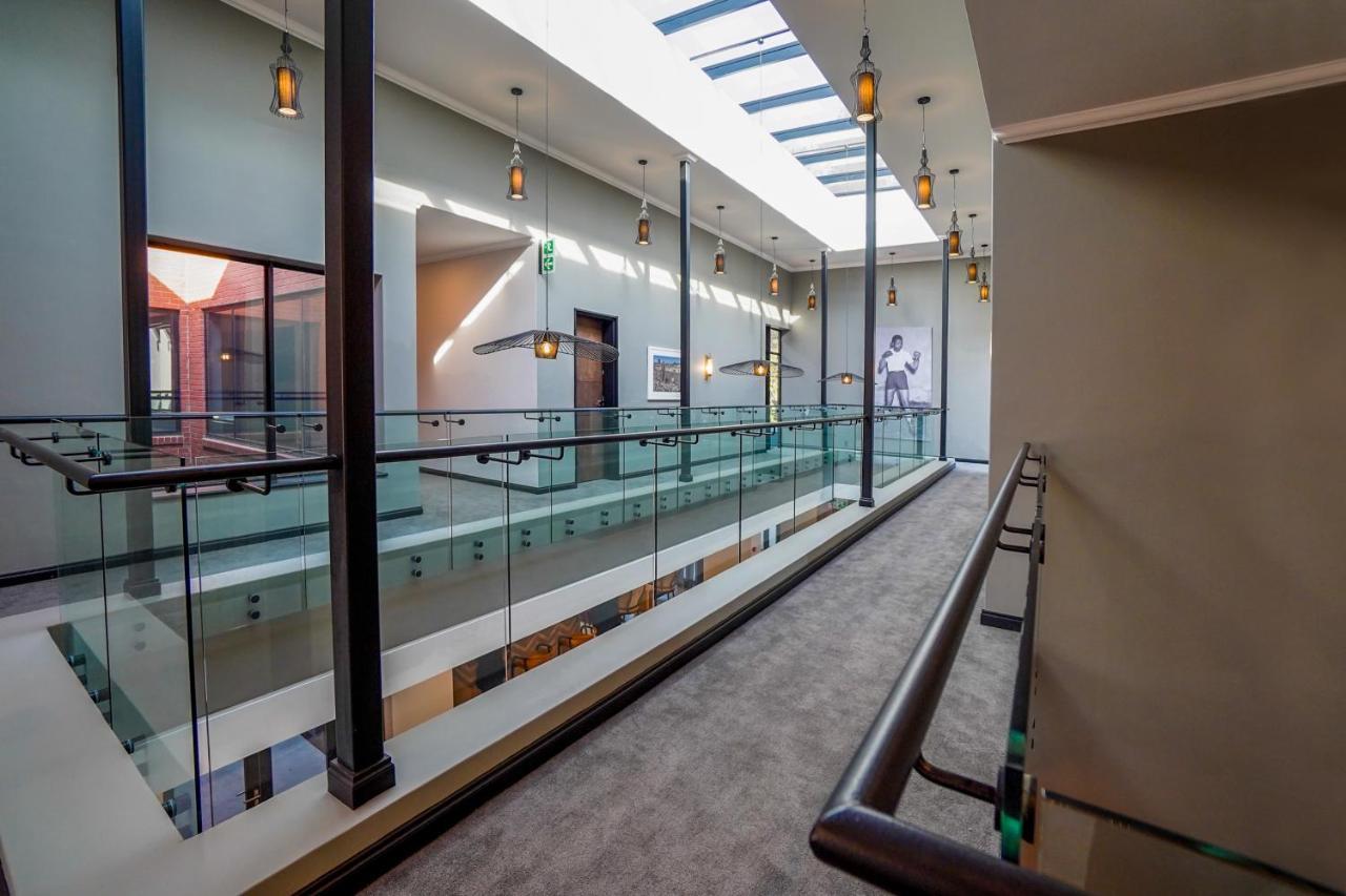Sanctuary Mandela Hotel Johannesburg Bagian luar foto