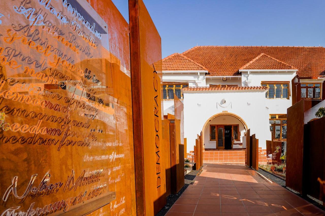 Sanctuary Mandela Hotel Johannesburg Bagian luar foto