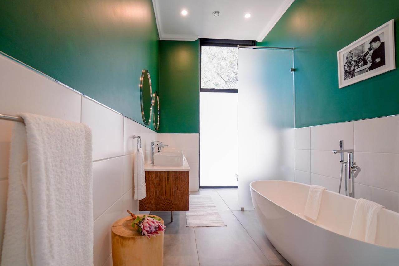 Sanctuary Mandela Hotel Johannesburg Bagian luar foto