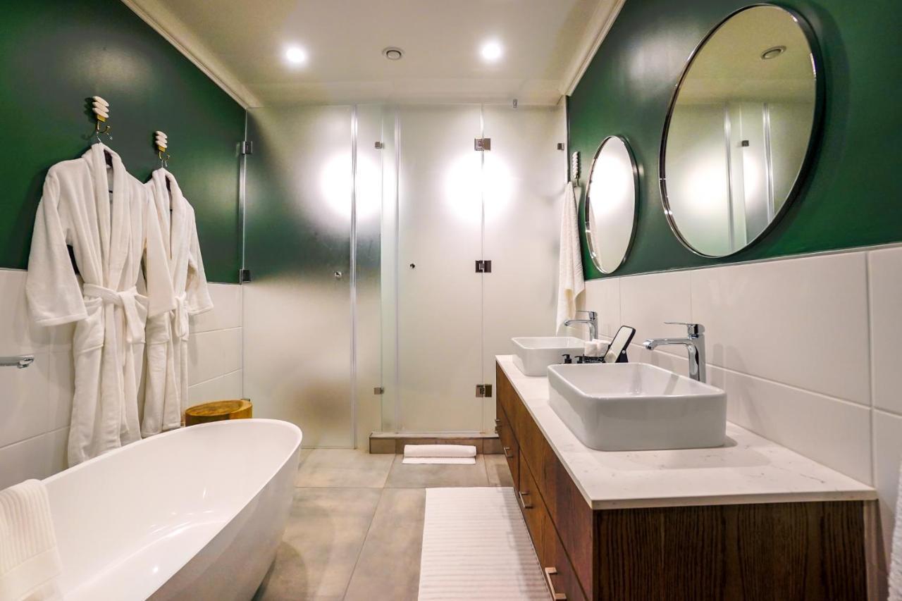 Sanctuary Mandela Hotel Johannesburg Bagian luar foto