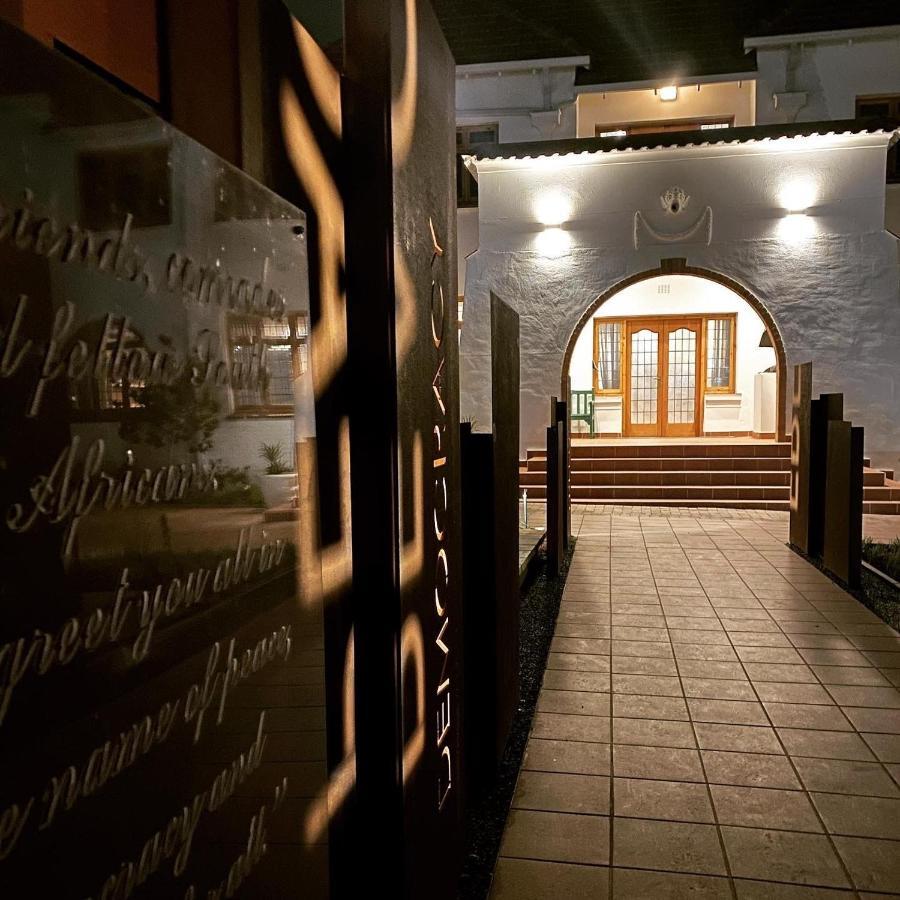 Sanctuary Mandela Hotel Johannesburg Bagian luar foto