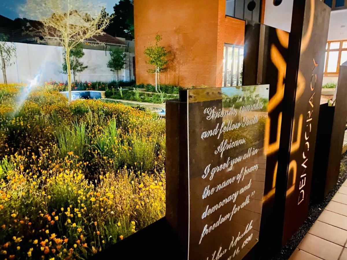 Sanctuary Mandela Hotel Johannesburg Bagian luar foto