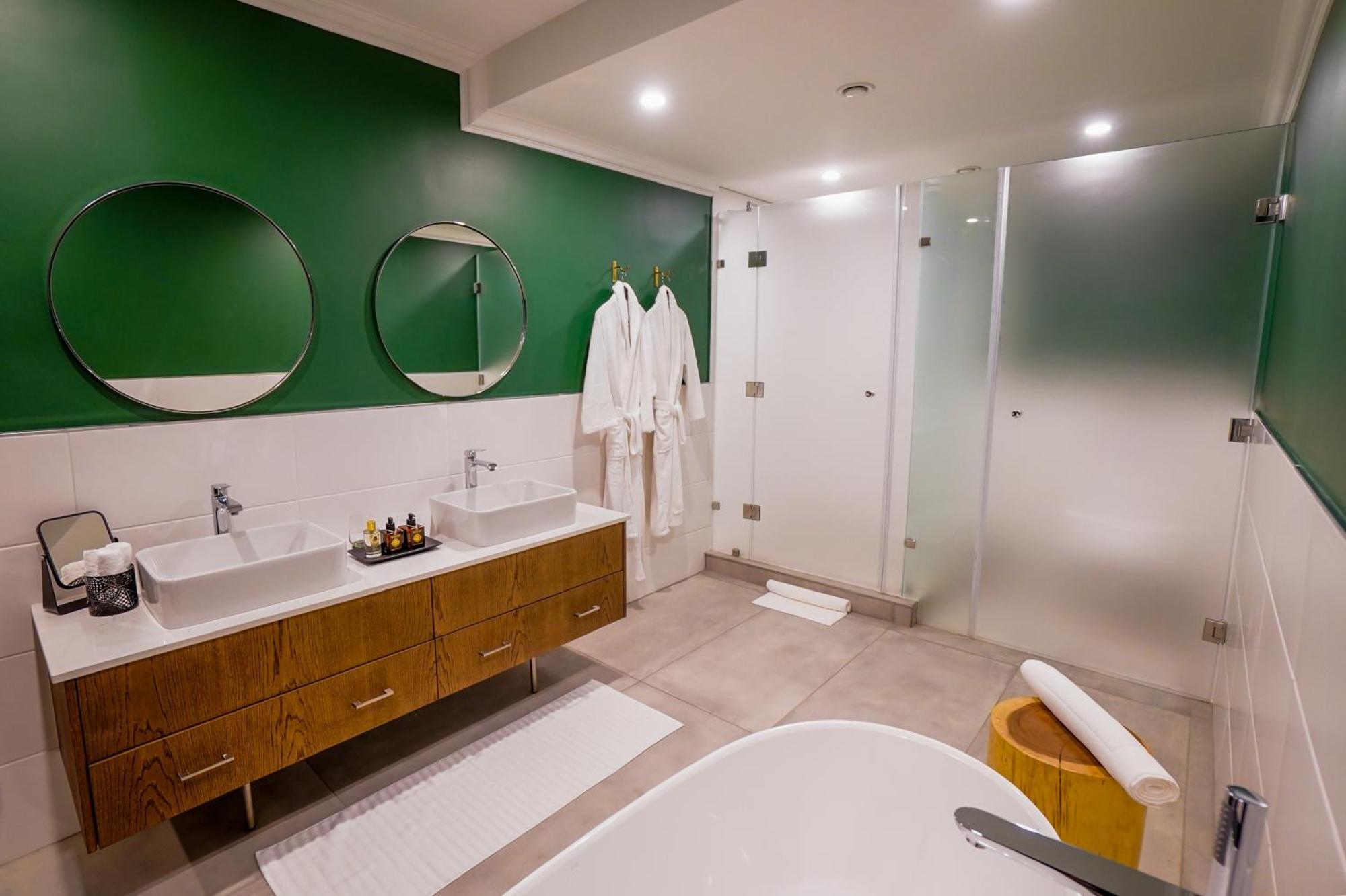 Sanctuary Mandela Hotel Johannesburg Bagian luar foto
